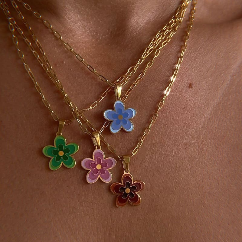 Gold Chain Flower Pendant Necklace Wonderland Case