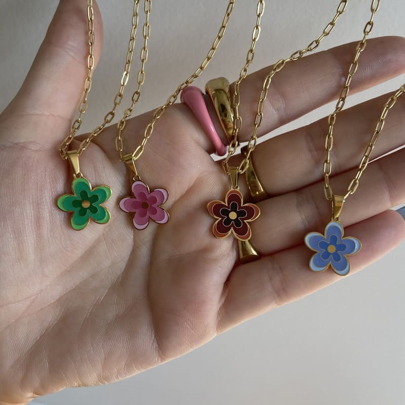 Gold Chain Flower Pendant Necklace