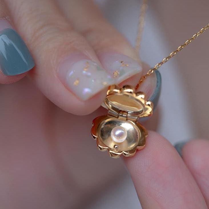 Gold Shell Charm Necklace Wonderland Case