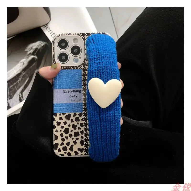 Heart Knit Hand Strap Phone Case - iPhone 13 Pro Max / 13 Pro / 13 / 13 mini / 12 Pro Max / 12 Pro / 12 / 12 mini / 11 Pro Max / 11 Pro / 11 / SE / XS Max / XS / XR / X / SE 2 / 8 / 8 Plus / 7 / 7 Plus / 6 / 6 Plus-11