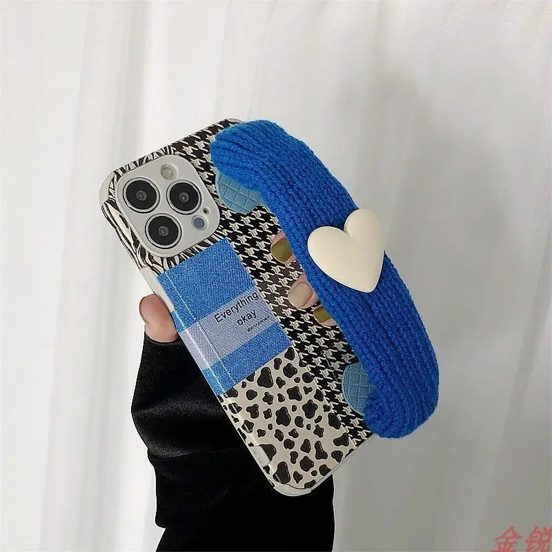 Heart Knit Hand Strap Phone Case - iPhone 13 Pro Max / 13 Pro / 13 / 13 mini / 12 Pro Max / 12 Pro / 12 / 12 mini / 11 Pro Max / 11 Pro / 11 / SE / XS Max / XS / XR / X / SE 2 / 8 / 8 Plus / 7 / 7 Plus / 6 / 6 Plus-5