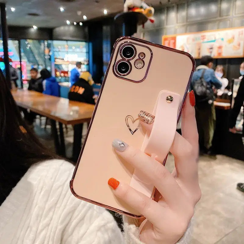 Heart Print Hand Strap Phone Case - iPhone 12 Pro Max / 12 Pro / 12 / 12 Mini / 11 Pro Max / 11 Pro / 11 / Xs Max / Xr / Xs / X / 8 Plus / 7 Plus / 8 / 7-11